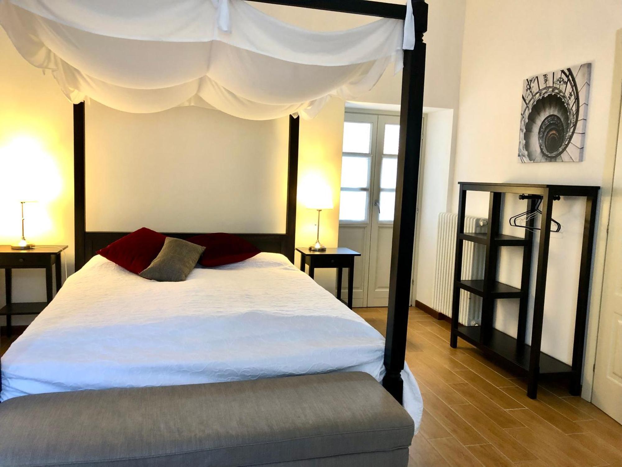 Villa Maghetti - Modernized Flat In Historic Palazzo In The Center Of Luino Exterior photo